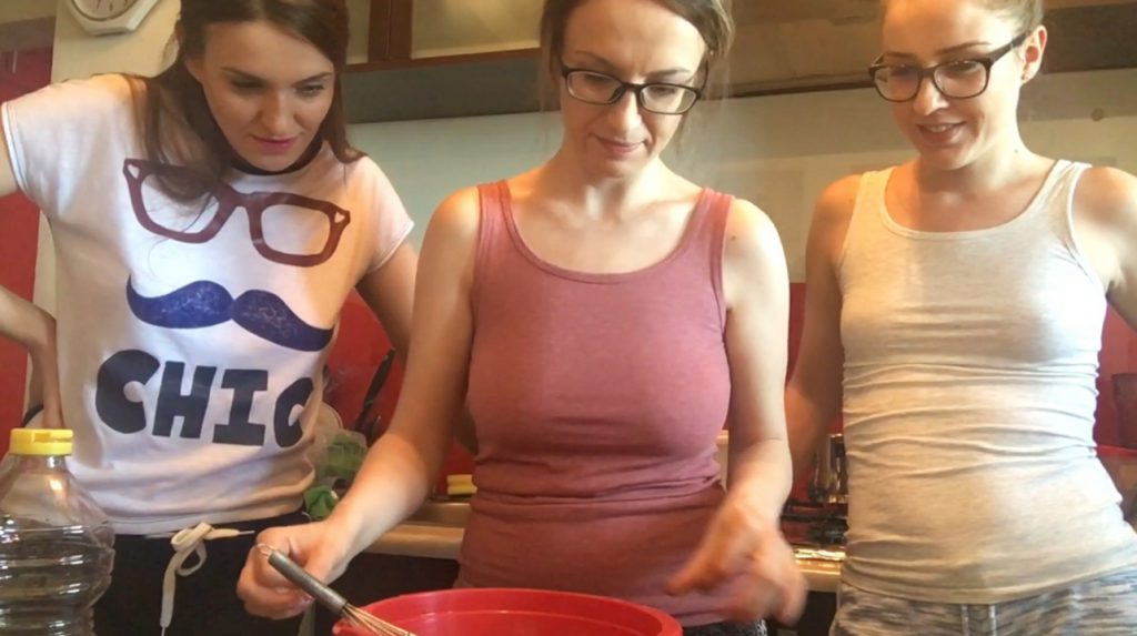 Girlfriends cooked muffins from their own shit and ate them - Josslyn Kane, Ella Gilbert and Diana Spark 4