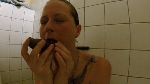 Shit snack on the sauna loo with scatsusan (FULL-HD 1080p) Picture 2