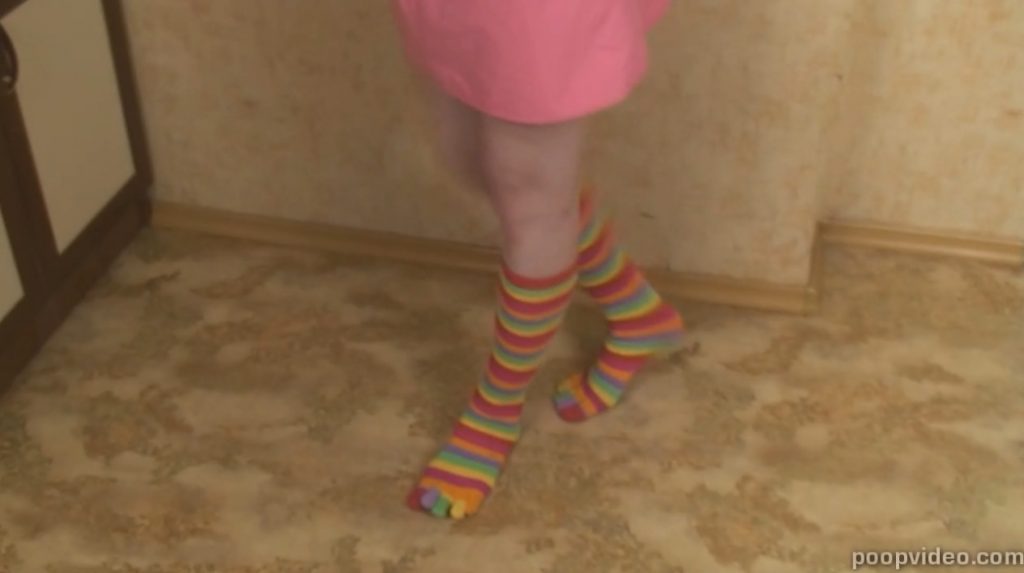 Student Girl Masha Pooping For You (HD-720p) Image 2