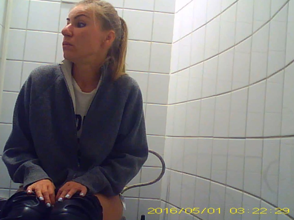 Hidden camera in the student toilet - 10 pic