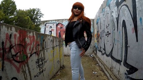 Janet – Pooping in Public Place with Graffiti (4K – 08.09.2019)