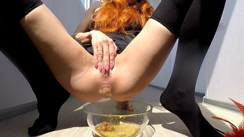 03.05.2020 Mistress Emily – Smelly Shit on the Bowl