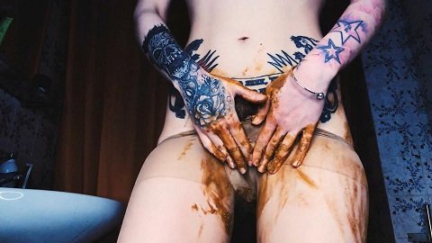 DirtyBetty – Girl with SHIT in PANTY (ScatShop.com)