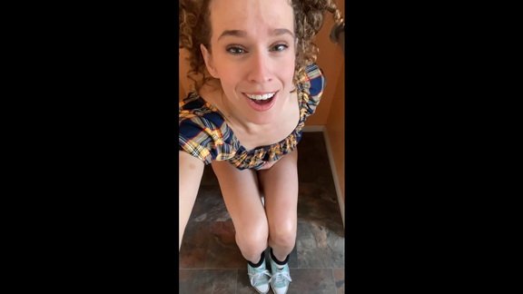 VibeWithMolly – Bratty school girl shits herself! ($8.99 ScatShop)