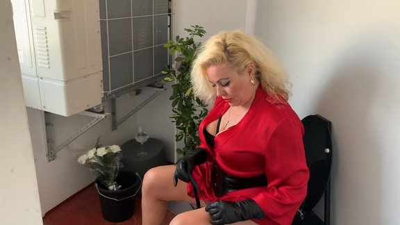 Mistress SinPiedad My toilet ready ($10.99 ScatShop)