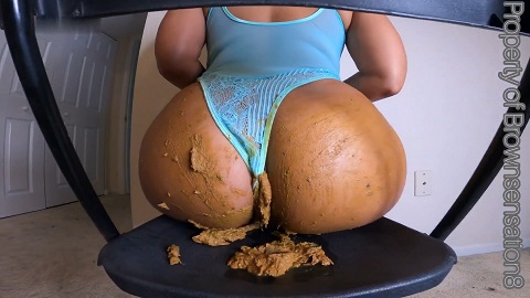 Ebony Ass Shitting In Chair With Smearing – brownsensations
